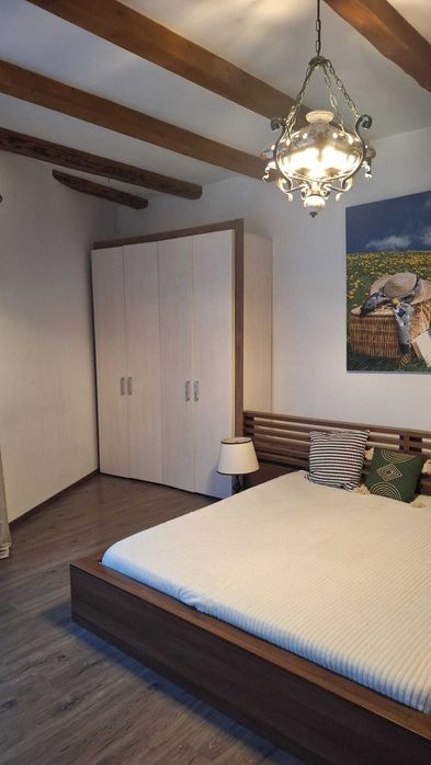 Inchiriez apartament 2 camere, in casa,  zona centrala