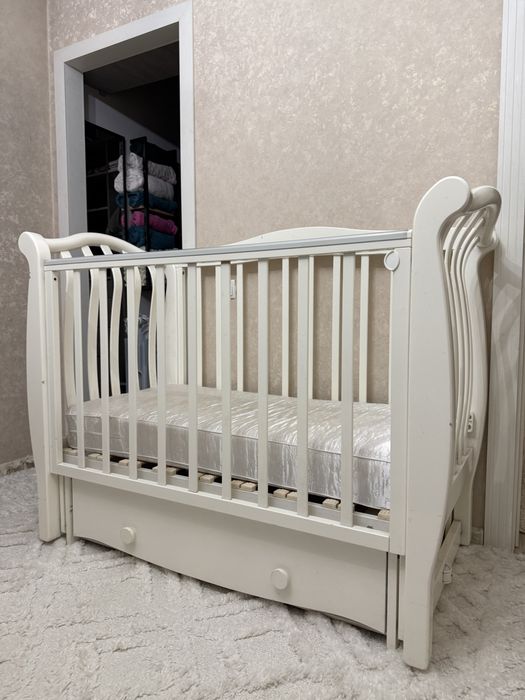 Манеж деревянный с камнями Сваровски белого цвета