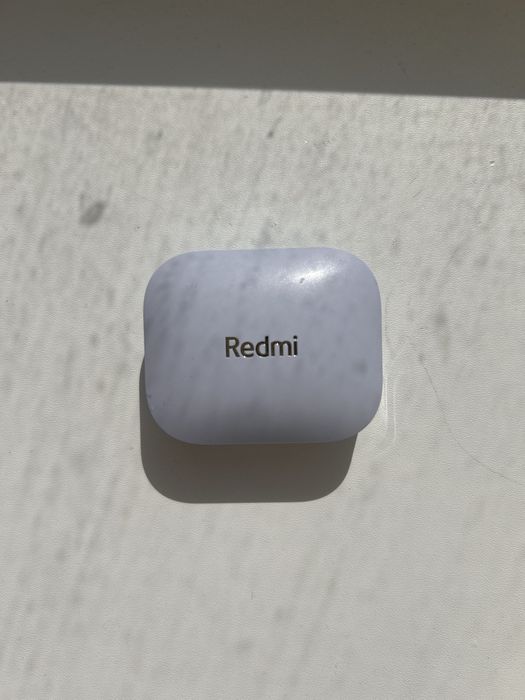 Продам беспроводные наушники Redmi 5 в хорошем состояний