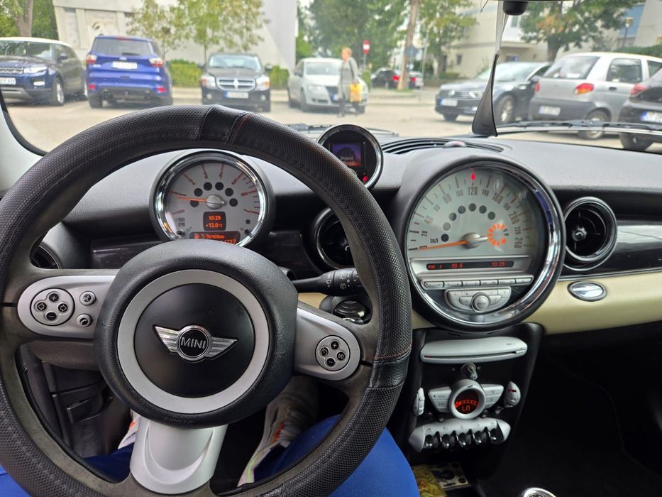Vând Mini Cooper