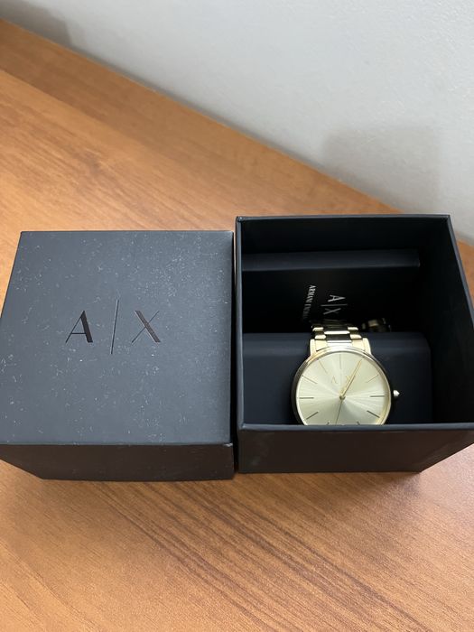 Златист часовник Armani