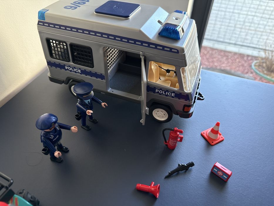 Lego - Playmobile - duba de politie