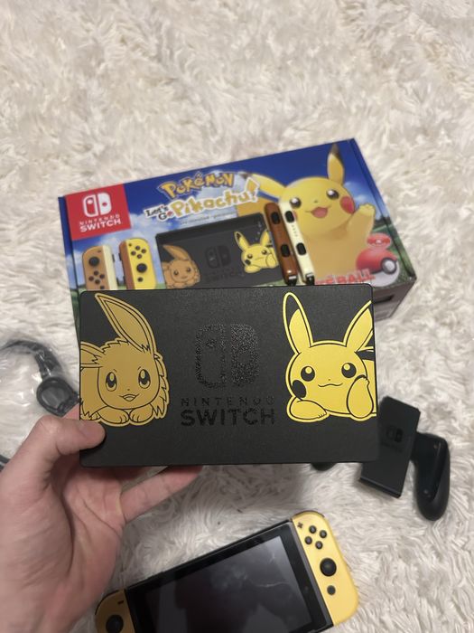 Nintendo Switch V1 – Ediție Pokémon Let’s Go Pikachu/Eevee (complet)