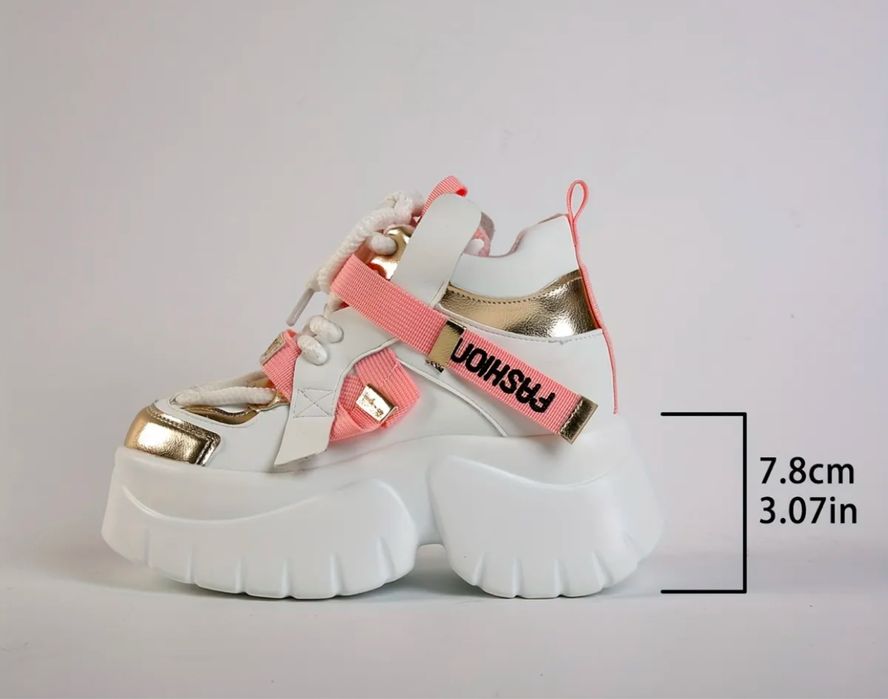 Продам кроссовки женские