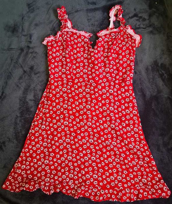 Rochie Pull&Bear roșie cu imprimeu margarete, fit-and-flare, mărime S