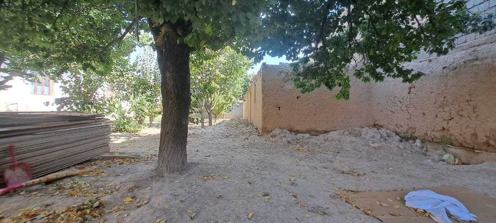 Yer sotiladi  uchqaxramon