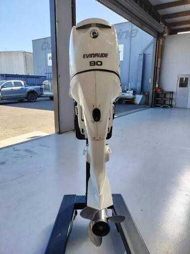 Извънбордов двигател Evinrude e-tec 90ps