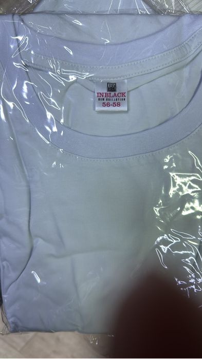 Белый футболка кепка