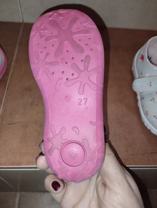 Два чифта пантофки 27н