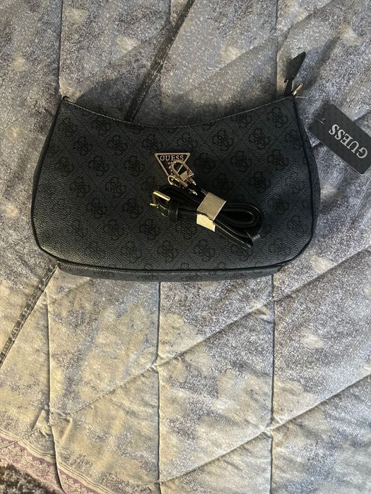 Продавам чанта Guess