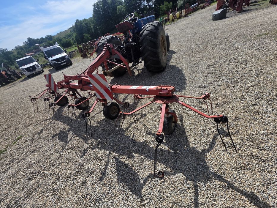 Grebla fella de împrăștiat in tiranti la tractor cu piese originale hidraulică de 5 metri