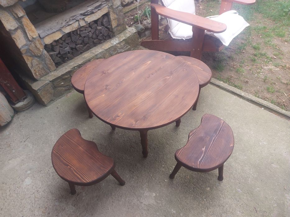 Трикраки столчета и софра(синия,паралия)