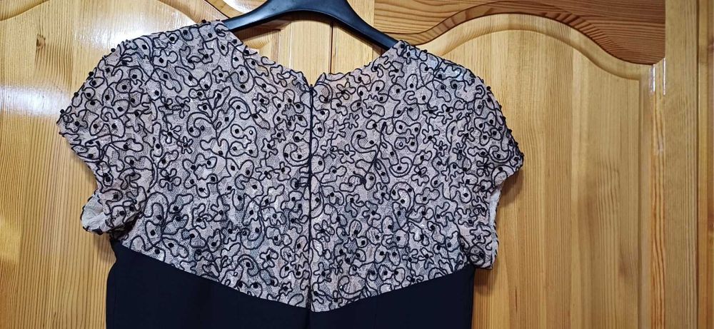 Луксозна Рокля с Дантела посипана с Бляскави Камъчета!НОВА с Етикет!