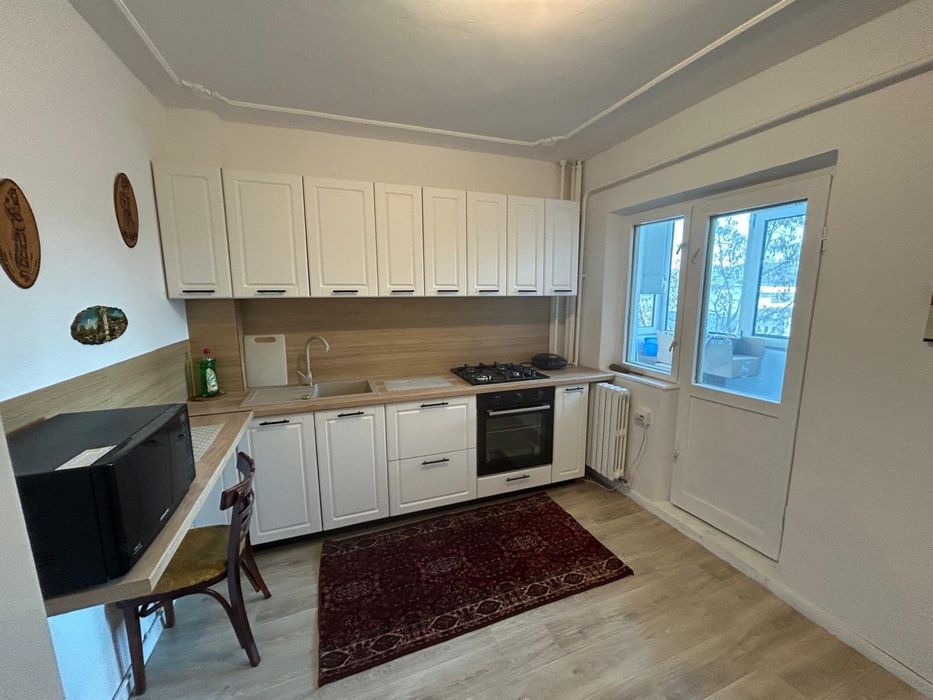 Inchiriez apartament