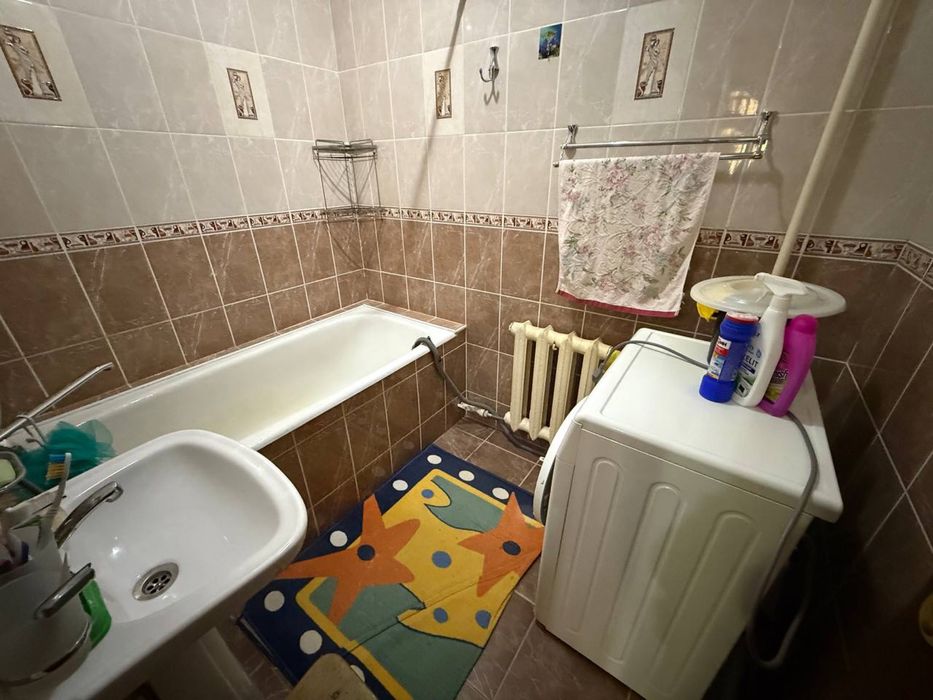 Чирчик шахрининг 9 кичик нохиясида 2 хонали квартира сотилади