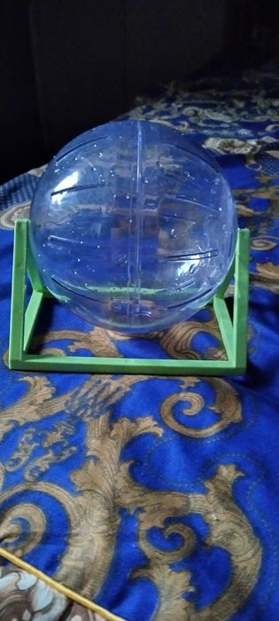 Vând hamster cu toate accesoriile și cușcă cu tobogan