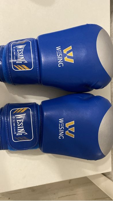 Перчатки Адидас и Весинг.