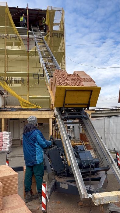 Inchiriem lift pentru materiale perfect in constructii si mutari, nacela, schela de inchiriat