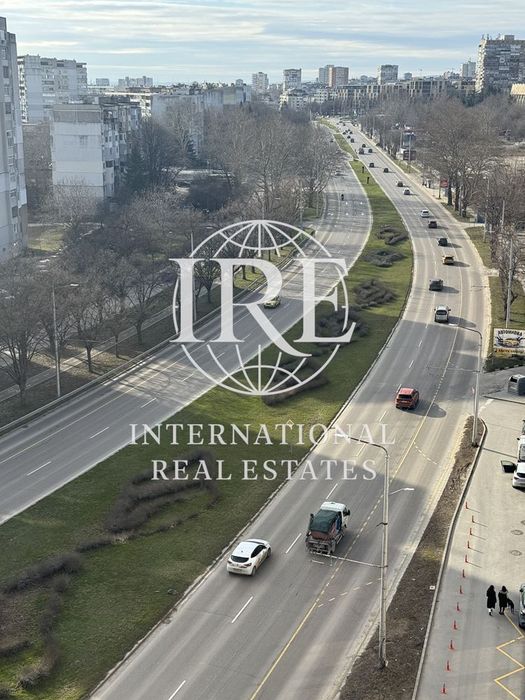 Продава се Тристаен апартамент в Варна, Бриз - 117 кв.м за 1530 €/кв.м - Снимка #1