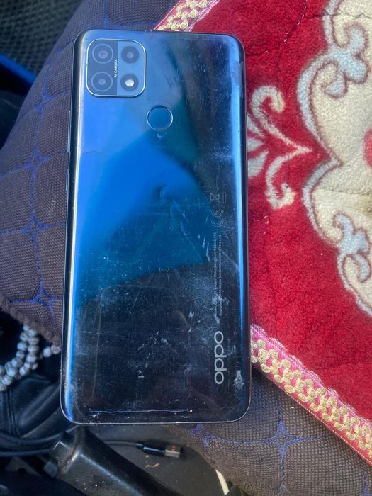 Продам телефон срочно