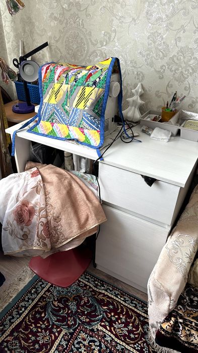 продам белый стол