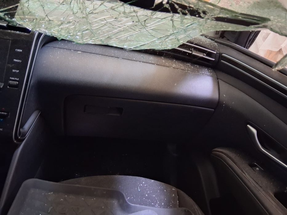 Tucson avariat motorul pornește cutia este ok