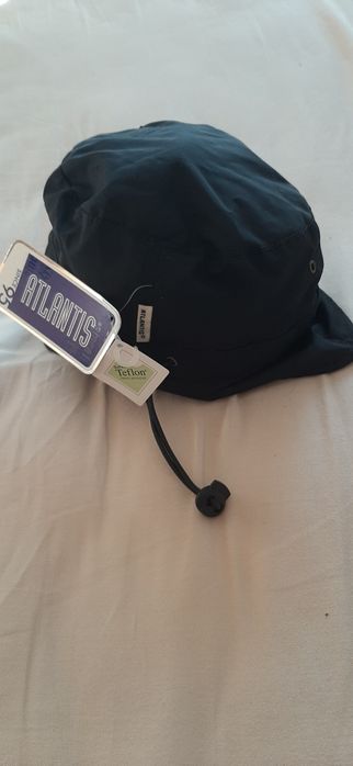 Зимна шапка  - нова.