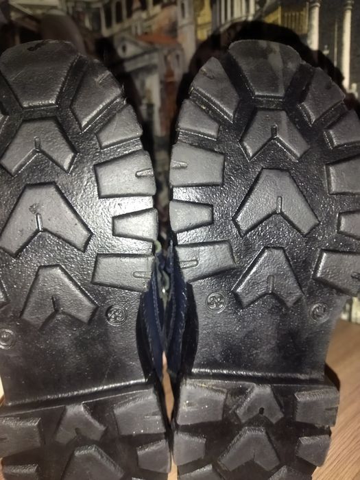 Продам детские ботинки