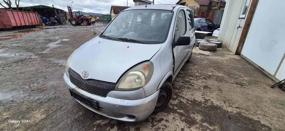 Dezmembram Toyota Yaris Verso 1.3 benzina