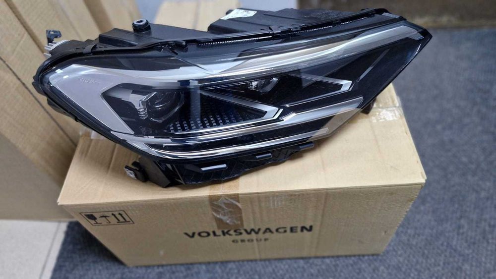 Фара R LED Оригинал VW POLO