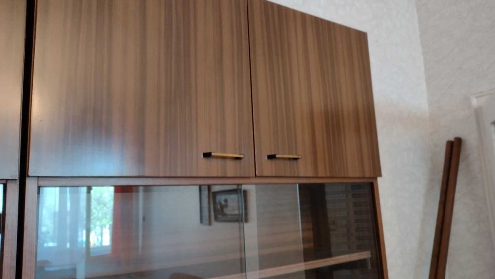 Предлагам три много добре запазени холни секции