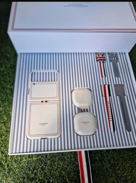 Galaxy Z Flip 3 5G Thom Browne Edition