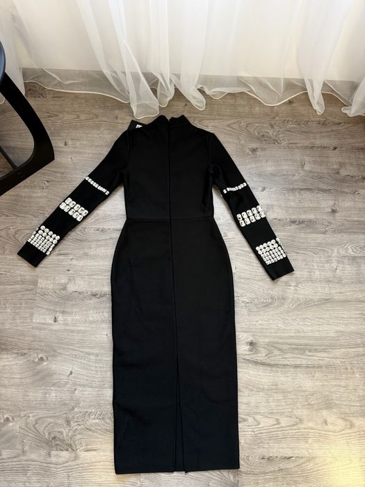 Рокля от Fashion Nova М размер но отговаря на С