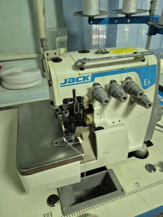 Оверлок Jack Е 3
