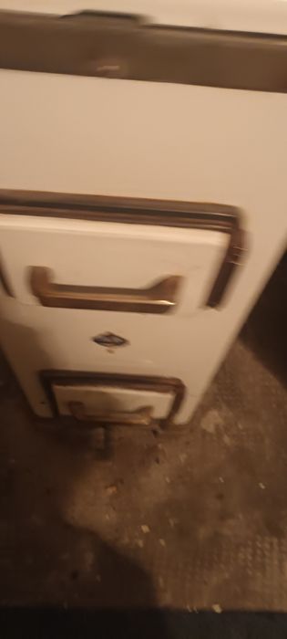 Cuptor încălzire captusita cu cărămidă samota pe lemne sau gaz.