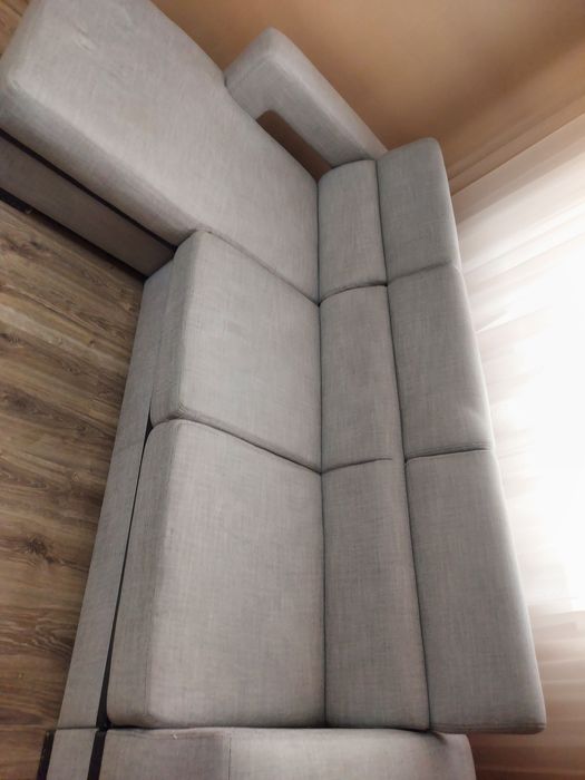 Диван угловой светлый