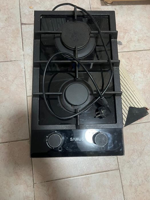 Vând plită pe gaz