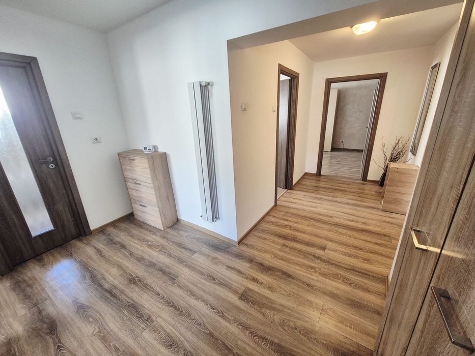 Închiriez apartament 3 camere
