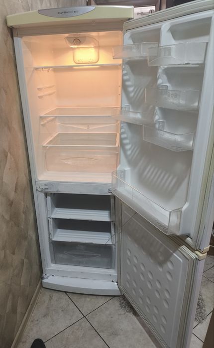 Холодильник высота 1, 6м