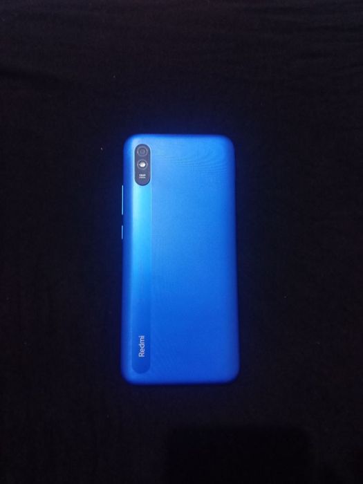 Redmi 9a 32gb holati alo ekranda azgincha singan joyi bor