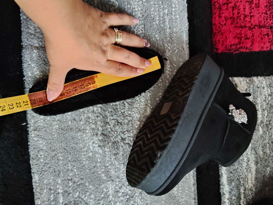 UGG 31 fetite impecabile