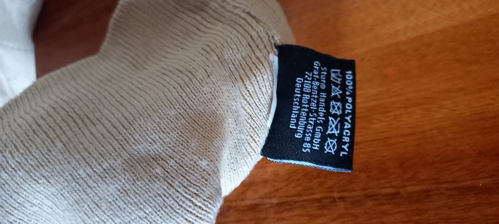 Зимна камуфлажна шапка