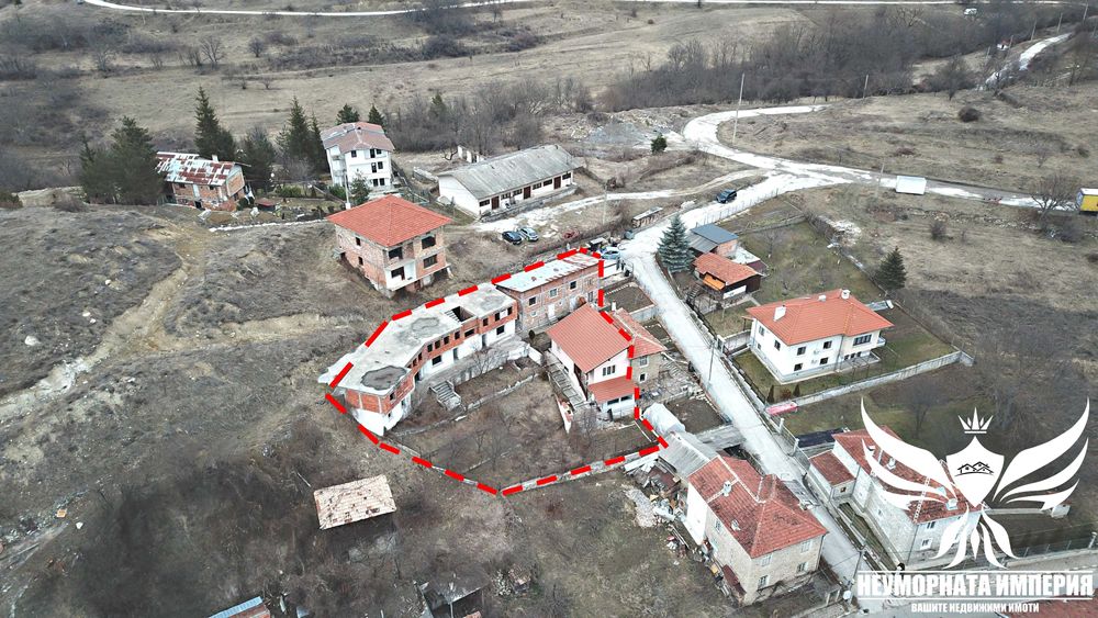 Двуетажна къща с две сгради 480РЗП с 800кв. двор село Павелско