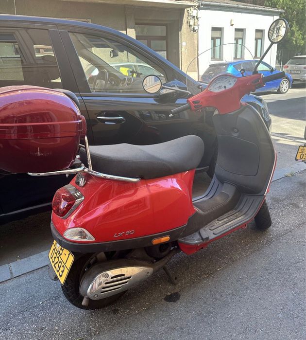 Scuter Piaggio Vespa LX-50 rosu, cu kit Mallossi fara limitator (70 km/h), topcase si parbriz