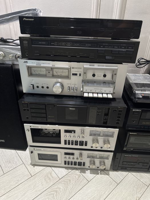 Техника Akai, Grundig, Technics, Hitachi , Sony, JVC, Aiwa, Philips