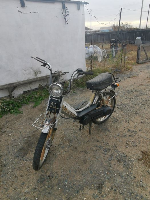 Мопед хонда. на ремне.