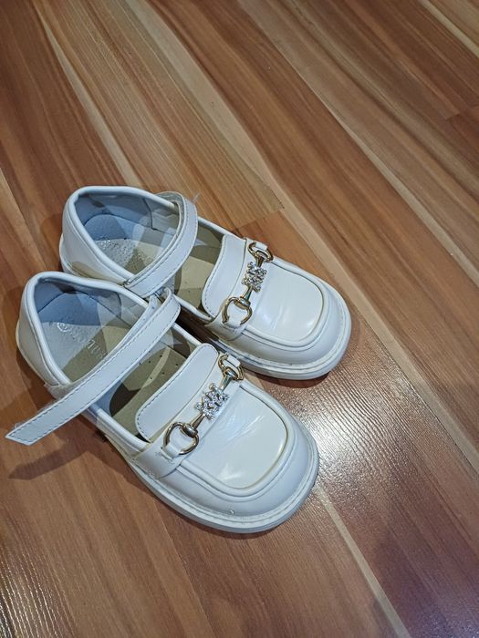 Недорого! Продаются детские туфли!