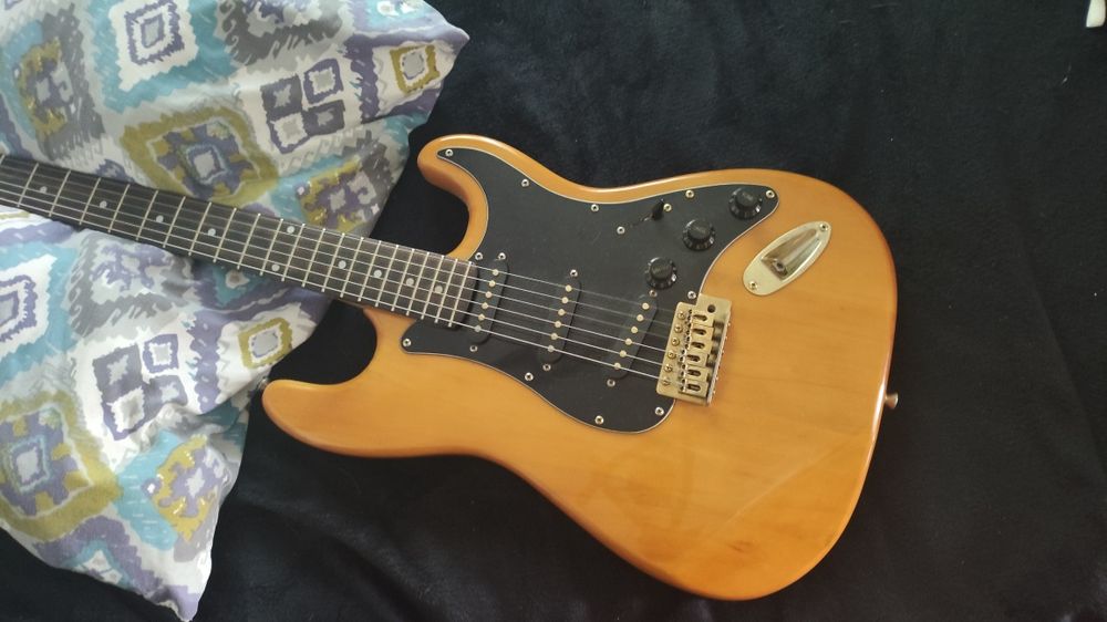 Dimavery стратокастер