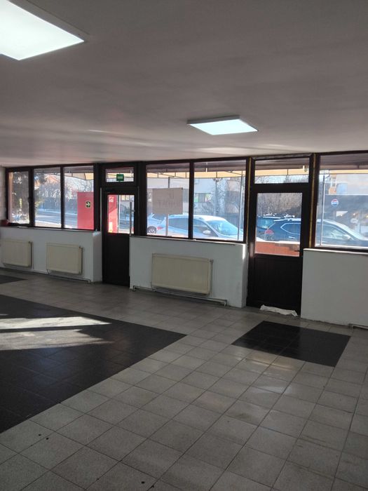 Persoana fizica inchiriez spatiu comercial