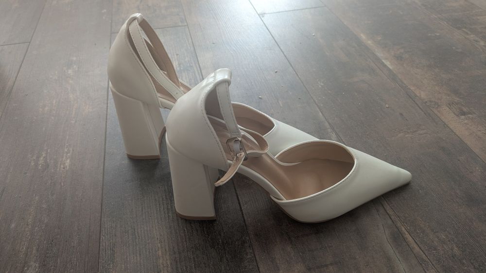 Vand tocuri albe stiletto cu toc gros 36